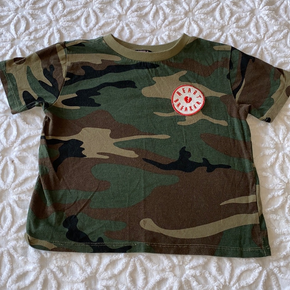 🌸Forever 21-Girls camo cropped top